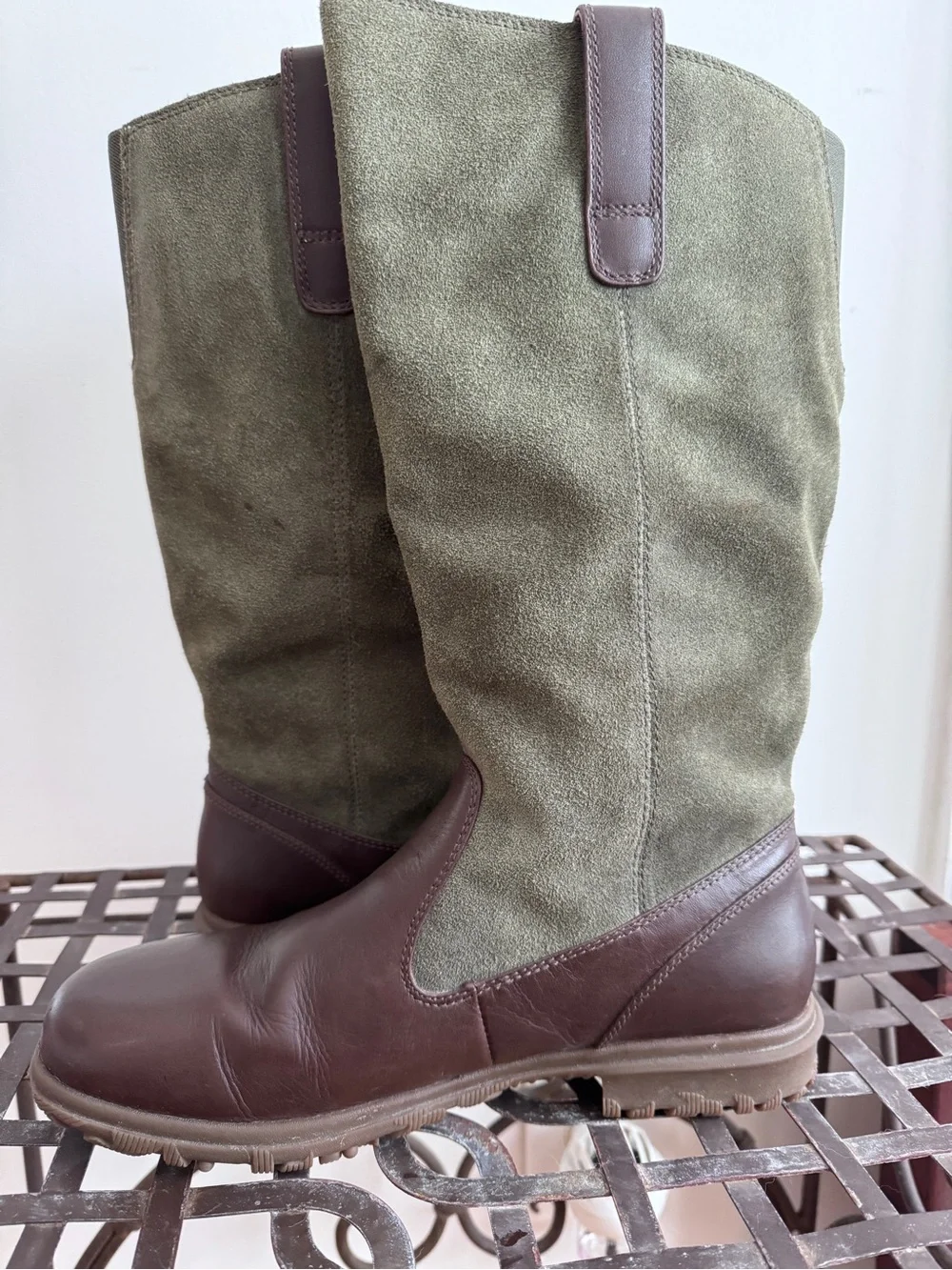 BOGS Bobby Tall Women's 9 Euro 40 waterproof boots. Box included.